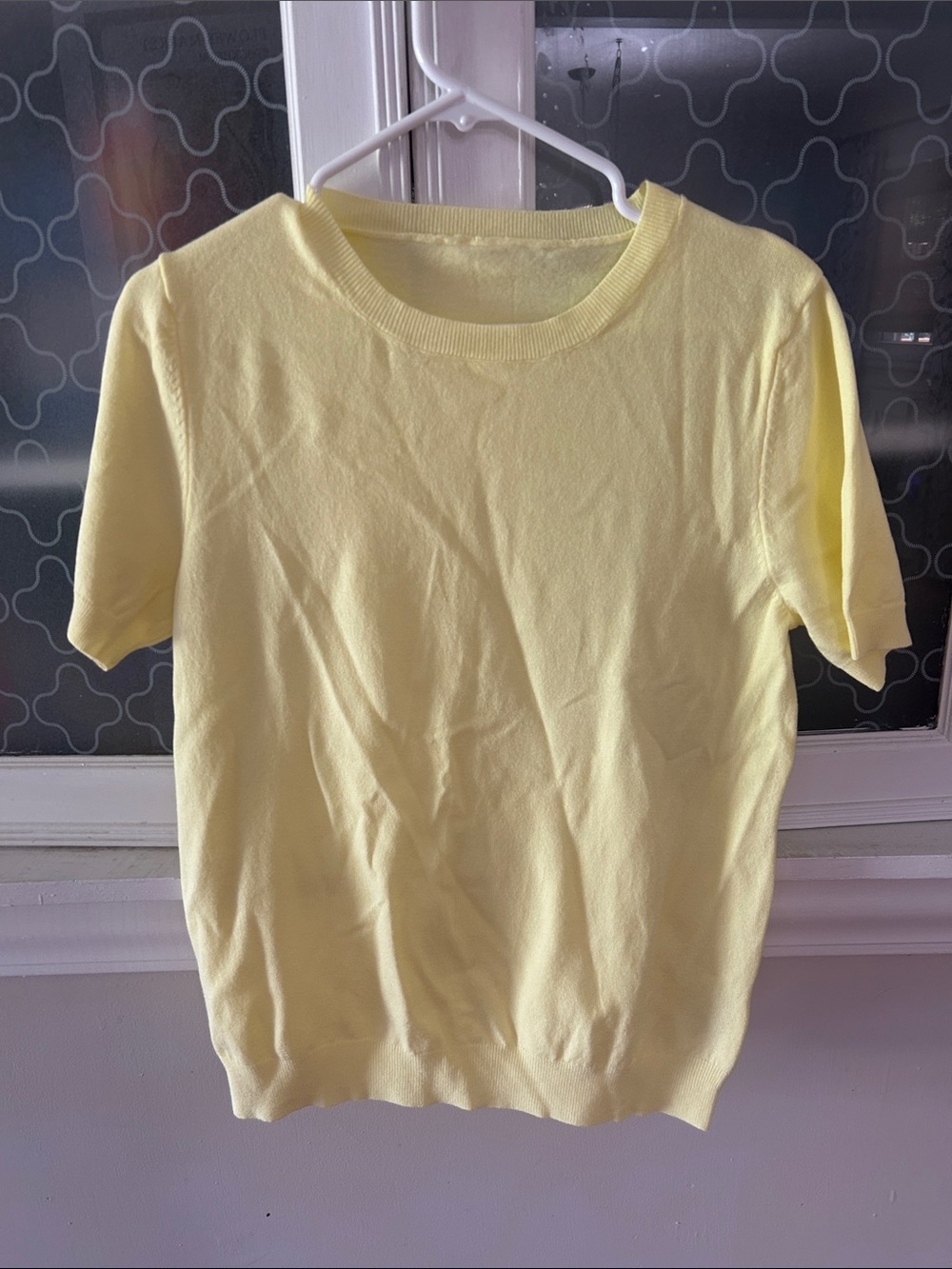 Women’s  Short-Sleeve Knit sweater  in Pale Yellow